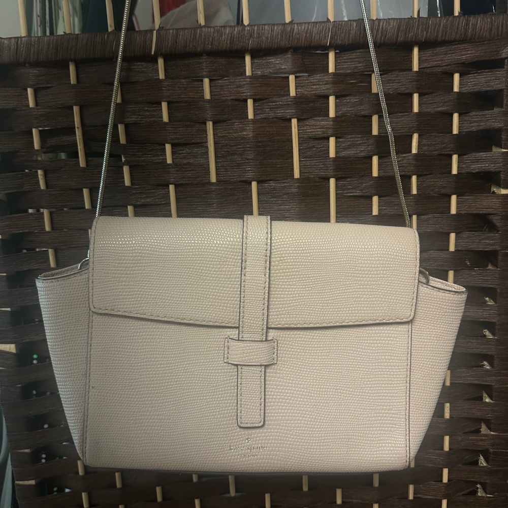 Kate spade small but spacious shoulder bag purse